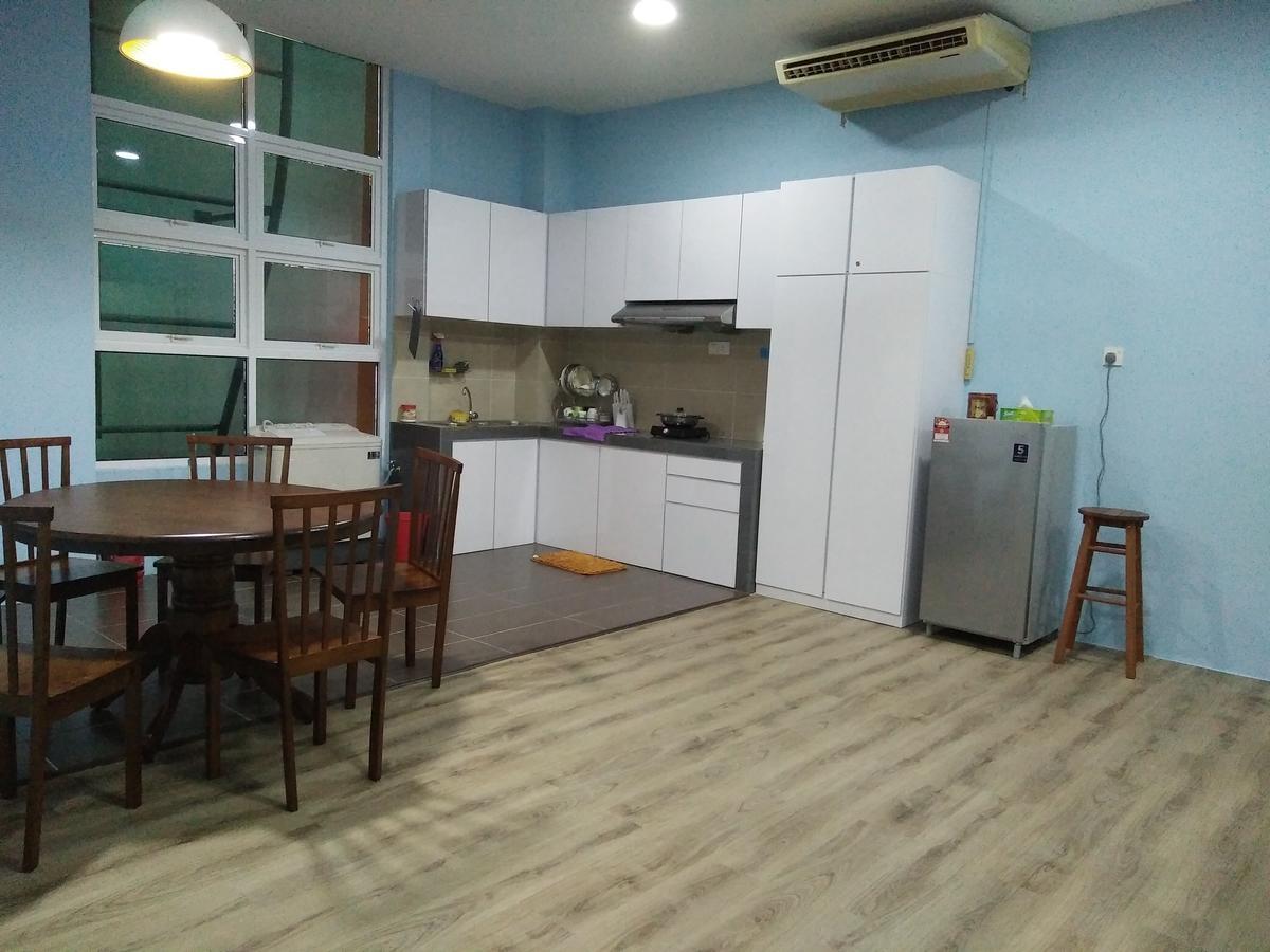 Xenia Homestay Кучинг Екстериор снимка
