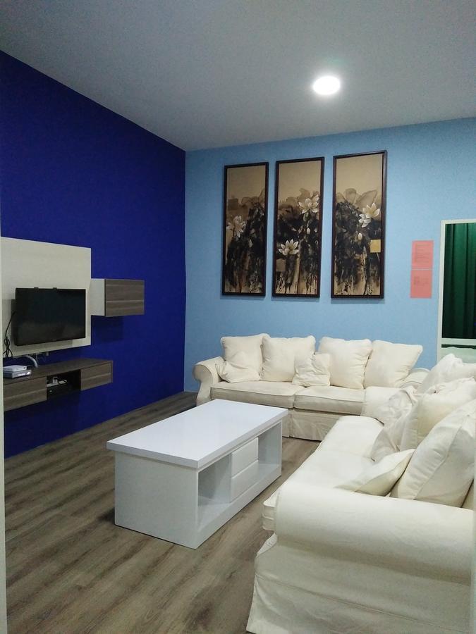 Xenia Homestay Кучинг Екстериор снимка