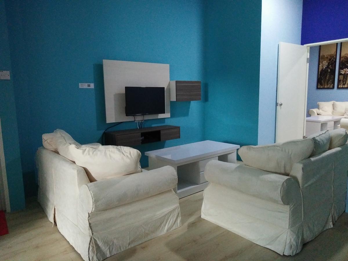 Xenia Homestay Кучинг Екстериор снимка