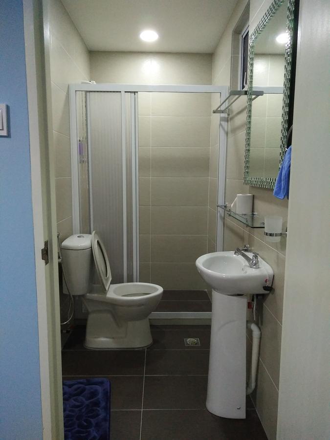 Xenia Homestay Кучинг Екстериор снимка