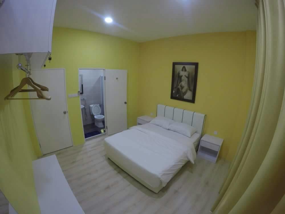 Xenia Homestay Кучинг Екстериор снимка