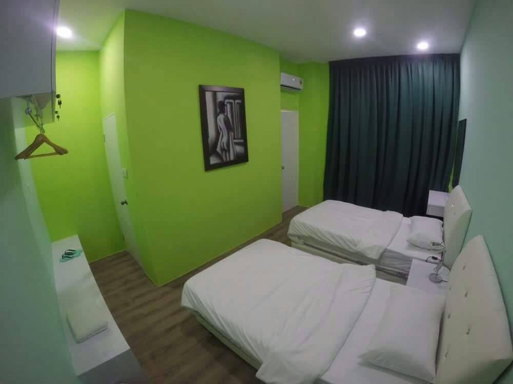 Xenia Homestay Кучинг Екстериор снимка