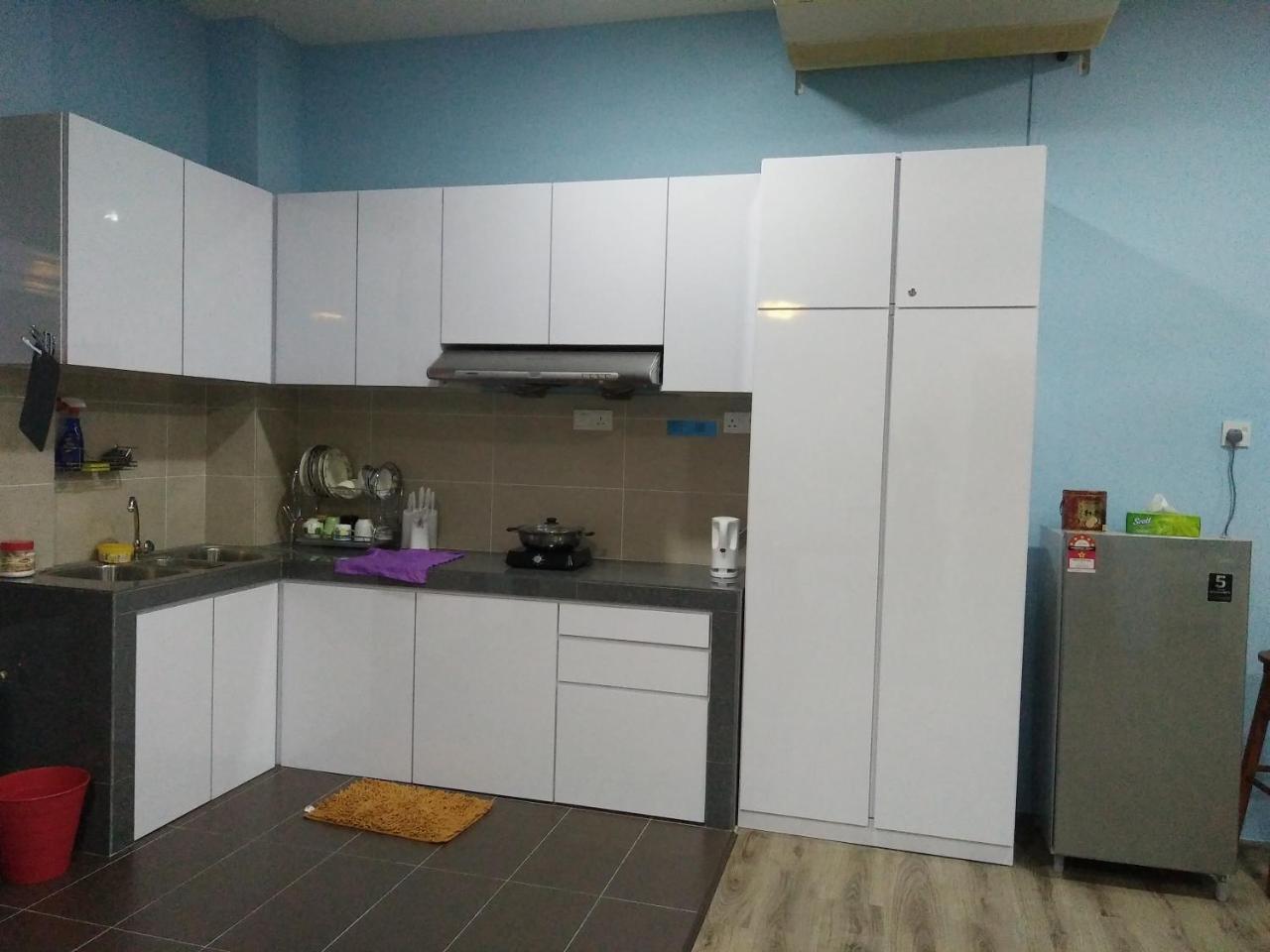 Xenia Homestay Кучинг Екстериор снимка