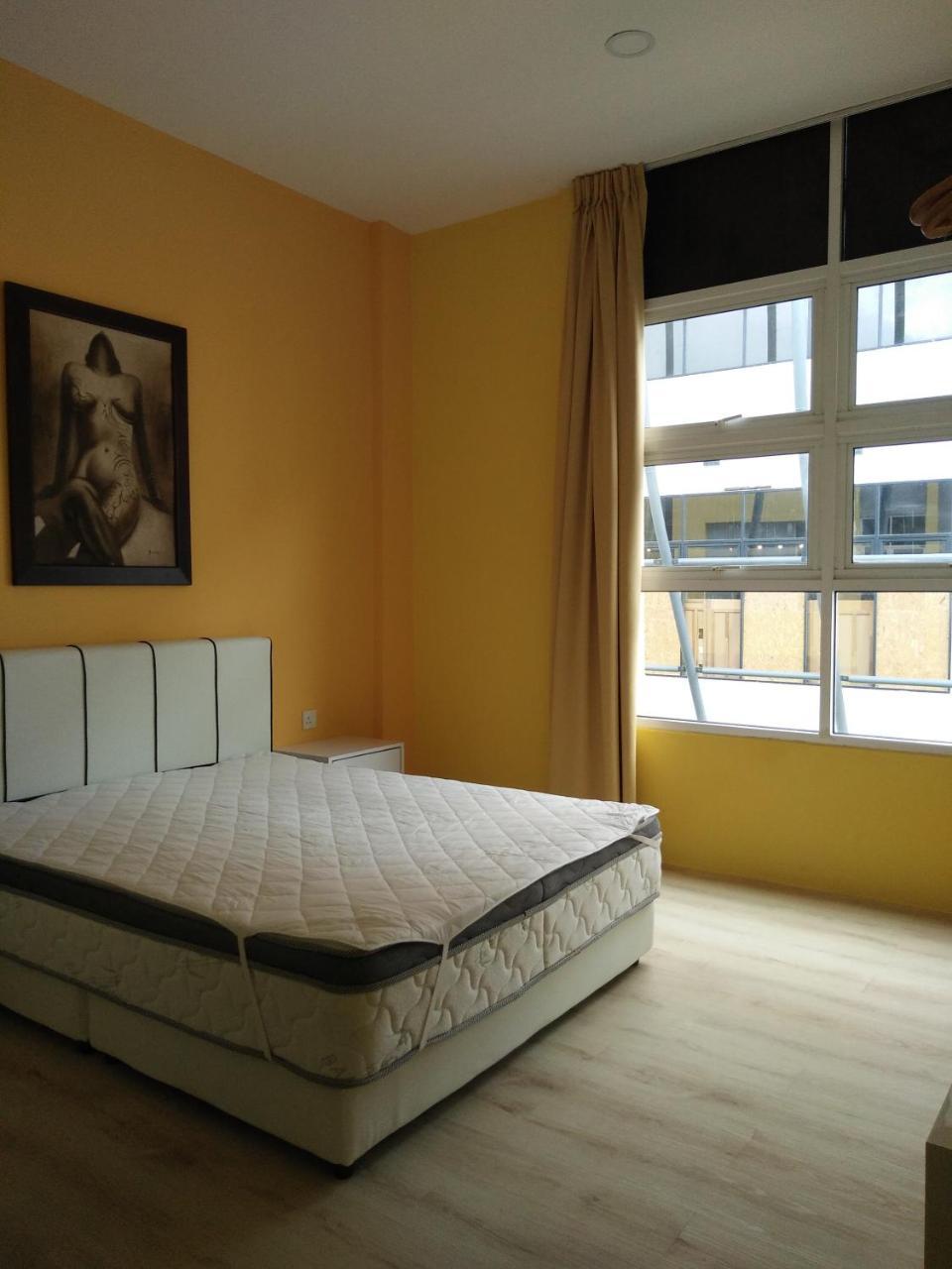 Xenia Homestay Кучинг Екстериор снимка